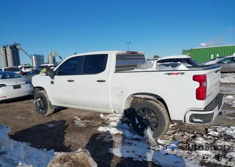 2022 Chevrolet Silverado 1500 4Wd Short Bed Custom z USA, uszkodzony, nr VIN 1GCPDBEK0NZ646084